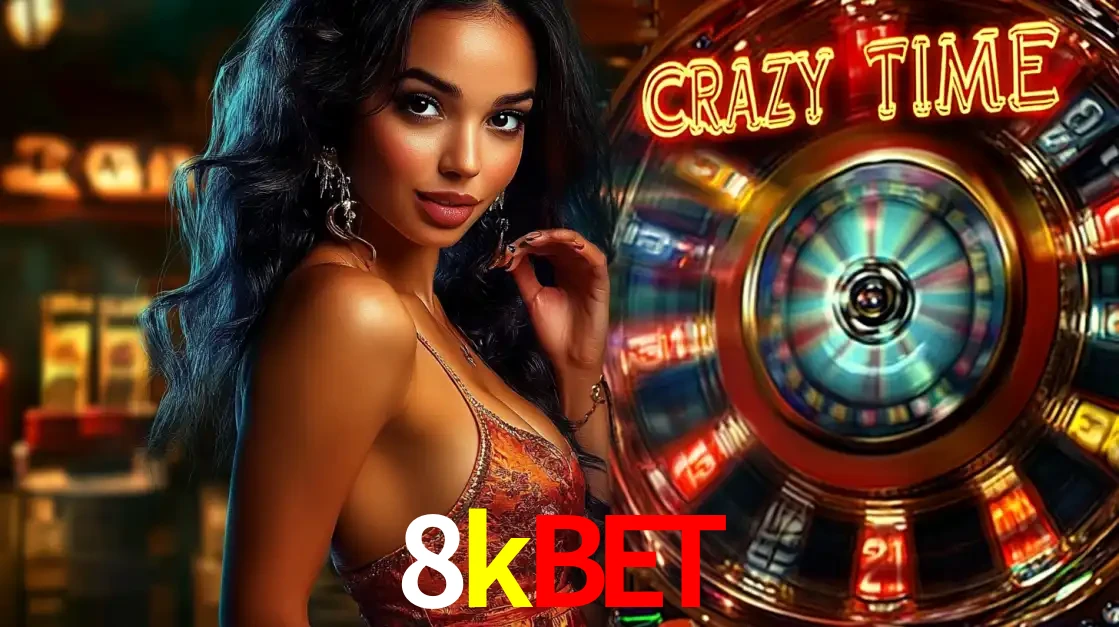 Mulher elegante ao lado da vibrante roda da fortuna do jogo de cassino ao vivo Crazy Time, um dos game shows mais populares e cheios de prêmios do 8kbet.